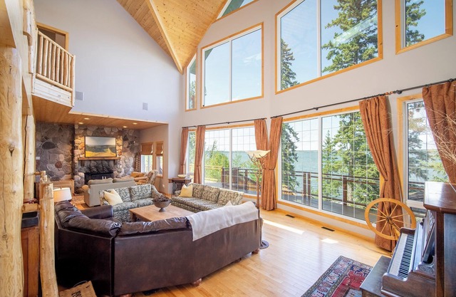 Lake Front Cottage For Family On A Private, Quiet Beach