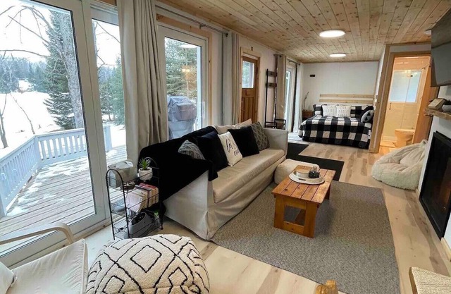 Lake Front Cottage on Trooper Lake, Troy Hill Ont