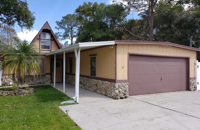 Lake Front Country Pool Home, 40 minutes to Disney