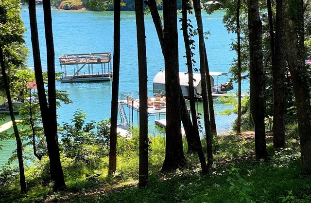 Lake Front, Dock, Tennis Courts, Pool, Hot Tub, Gated, Oasis
