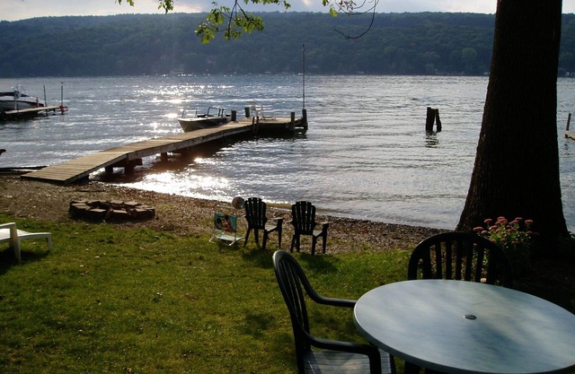 SEE VORNE: OSTLICHER KEUKA-SEE FÜR SCHÖNEN SONNENUNTERGANG