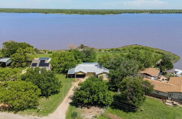 Lake Front Getaway on Lake Ft Phantom