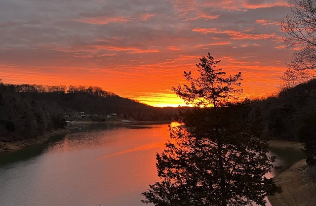 Lake Front - Gorgeous views, 6 bedroom/ 6 1/2 baths, 2 refrigerators/dishwashers