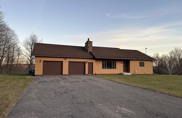 Lake Front Home close to Ski Brule and snowmobile trails.
