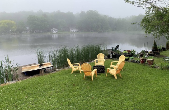 Lake Front home, dock w/2 kayaks, firepit, grill, pedal boat. Lv2 EV charger