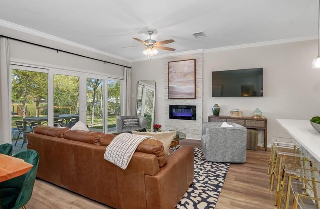 Lake Front Home HUGE Yard Sand Volleyball & Spa