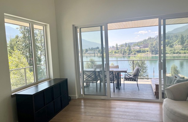 Lake front home in beautiful Kaslo, BC, walking distance to town and Kaslo Bay!