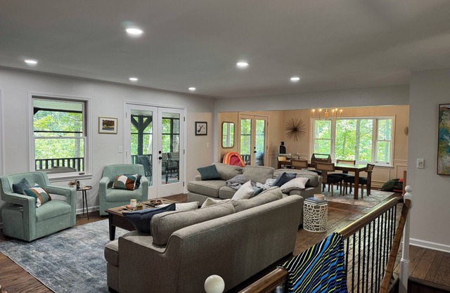 Lake front home for the whole family sleeps12