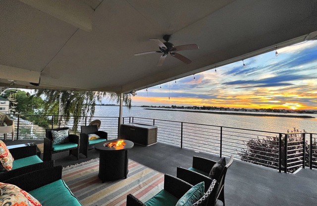 Lake Front home w/Dock & Boat Launch ✨ Closer to the Sun Lake House