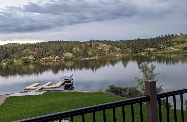 Lake Front Lodge: Your ideal Montana getaway! Watercraft rental available!