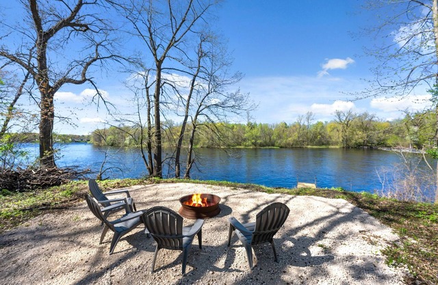 Brand New/Lake Front on Cross Lake Trail/Kayaks