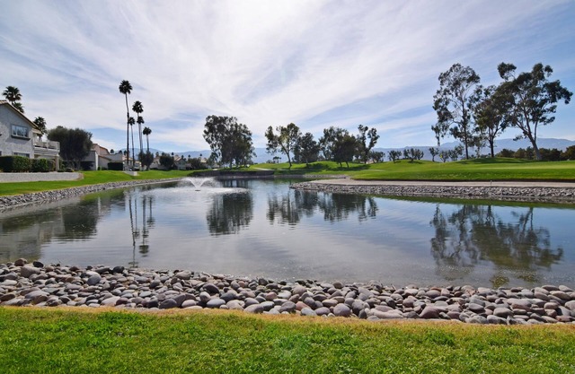 Seeseite auf dem Golfplatz !!! Keine Steuern für einen Aufenthalt von 27 Nächten oder länger.