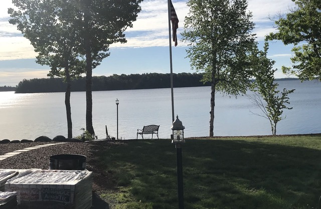 Anwesen am See mit herrlichem Blick auf den Big Lake