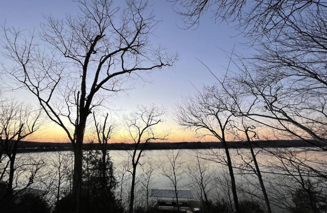 Lake Front - Private Dock - Sleeps 10!