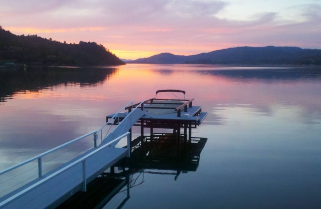 Lake Front Property Mit Million Dollar Views Mit Privatstrand und Dock