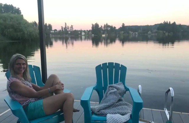 Lake Front Retreat 10 miles from downtown Victoria and close to all amenities