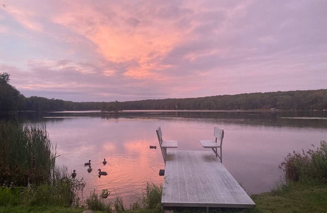 Lake Front W / unvergesslichen Ausblick. Whirlpool, Kamin, Billardtisch, Boat On-Site