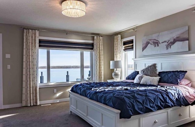 Lake Front with gorgeous views, close to home!