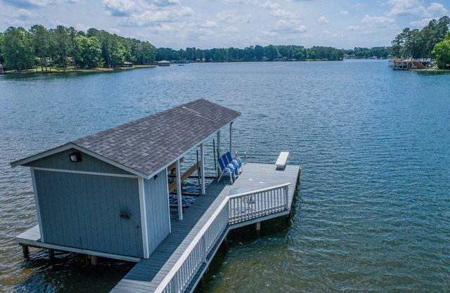 LAKE FRONT WITH GORGEOUS VIEWS & SPACIOUS BACKYARD + LOTS OF AMENITIES