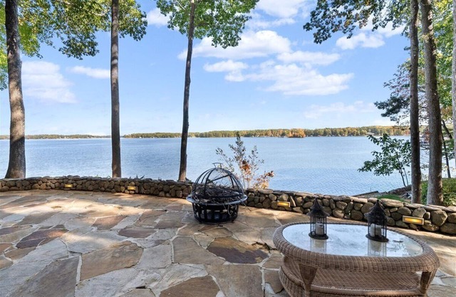 Lake Gaston Vista | Prime Location | Deep Water
