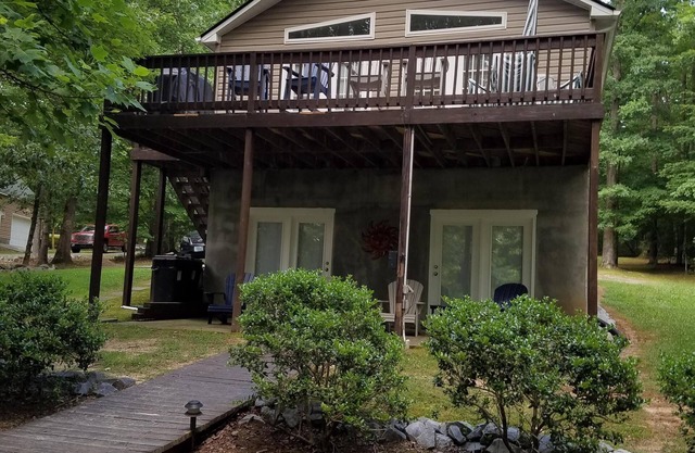 Lake Gaston Waterfront Cottage für 6 Erwachsene, Bootshaus und Kajaks zur Verfügung