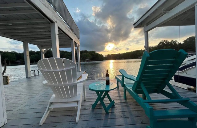 25% DISCOUNT 7/6-7/13. Daily Discount. Inquire NOW! Lake Waterfront-Has it ALL!!
