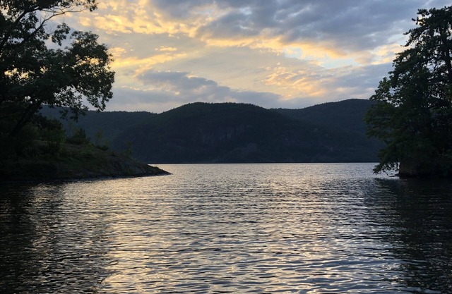 Lake George, Huletts Landing, Large family -friendly 5 BD Cozy Country Cottage