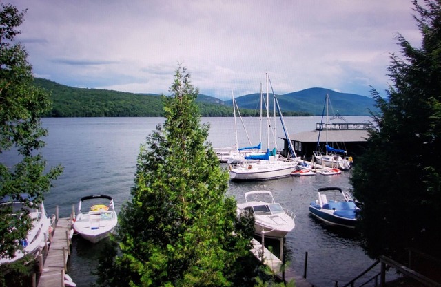 Lake George Lakefront Luxus
