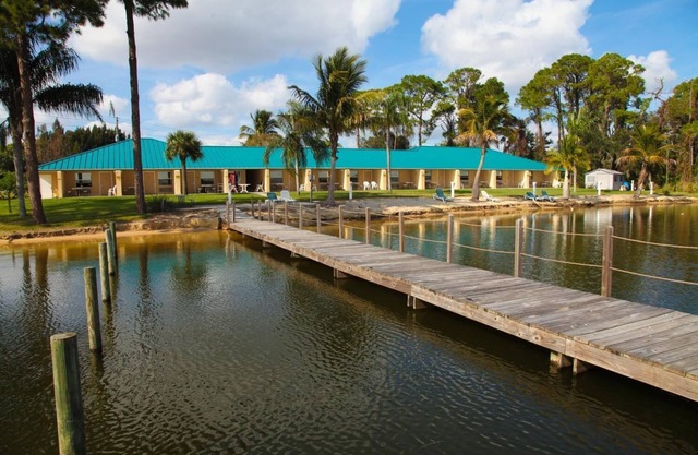 Lake Grassy Inn & Suites
