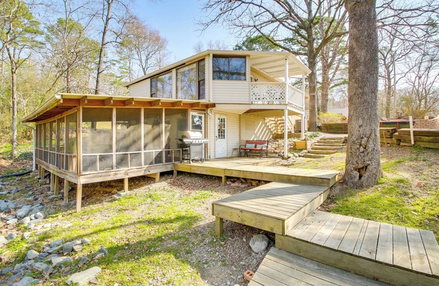 Lake Hamilton Family Gem: Hot Tub & Boat Slip!