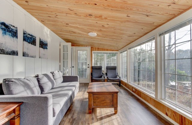 Lake Hamilton Waterfront Home National Forest View