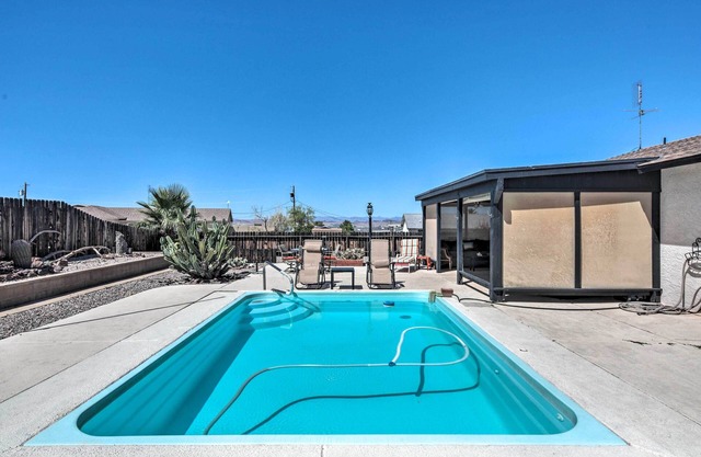 Lake Havasu Home w / Pool - 2 Meilen bis zur Waterfront!