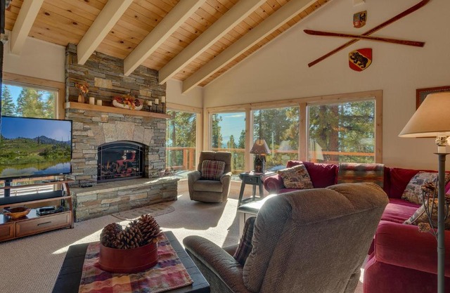 Lake Haven at Dollar Point - Spacious 4 BR w Lake Views, Sauna, Near Ski Resorts!