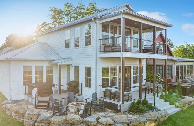 Lake Haven w/ hot tub, pool, boat slip included!