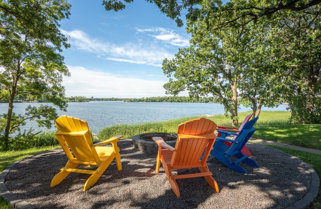 Lake home with great views of Alexandria