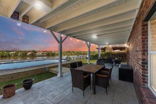 Lake House - Amazing Views & Pool Lake Arlington