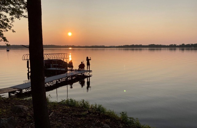Lake House Farm, Game Room Barn, Lake Shore, Paved Bike Trail, Private 2 acres.