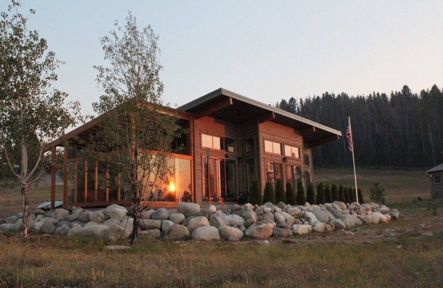 Lake house getaway on Georgetown Lake.