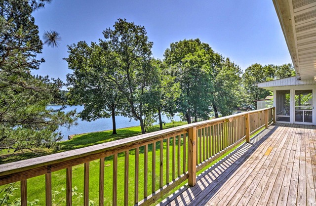 Lake House mit Deck am Crown Lake in der Nähe von Ozark Forest!