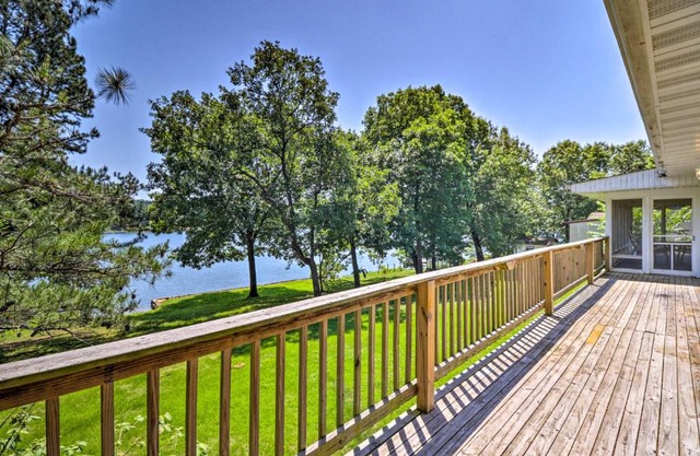 Lake House in Horseshoe Bend Near Ozark Forest!