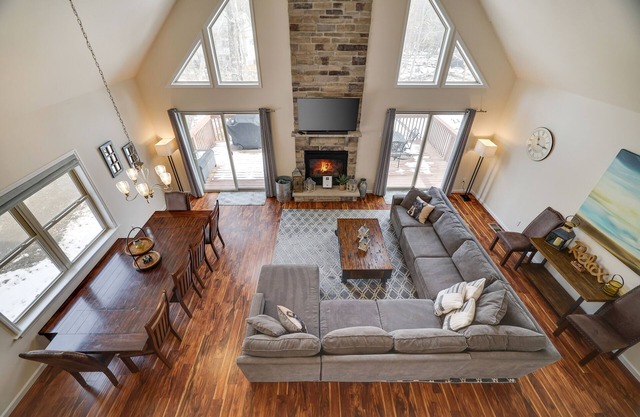 Lake House in the Summer, Ski Chalet in the Winter, Pet Friendly!