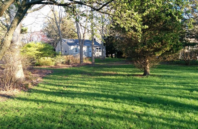 Lake House Located Near North Fork Wineries