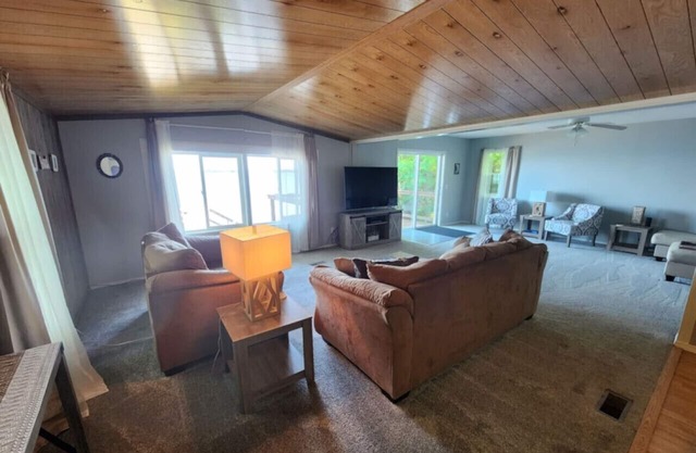 Geräumiges 4 Schlafzimmer, 2 Badezimmer, Lake House am Lake Superior für bis zu 8 Personen