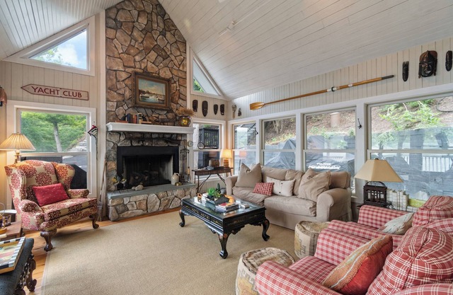 Lake House Retreat on Beautiful Canandaigua Lake Sleeps 12