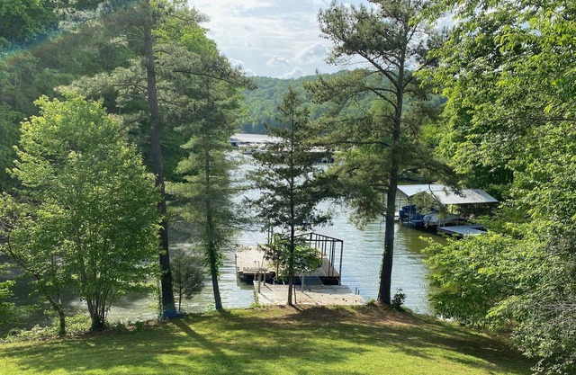 Lake house w/boat dock