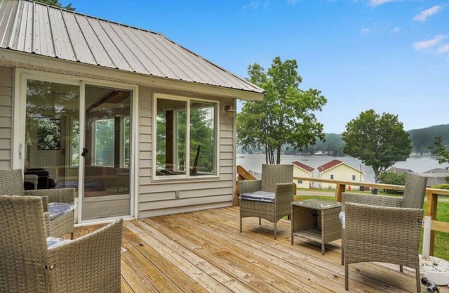 Lake House w/ dock, fish + swim!