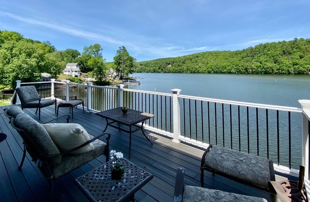 Lake house! Waterfront paradise