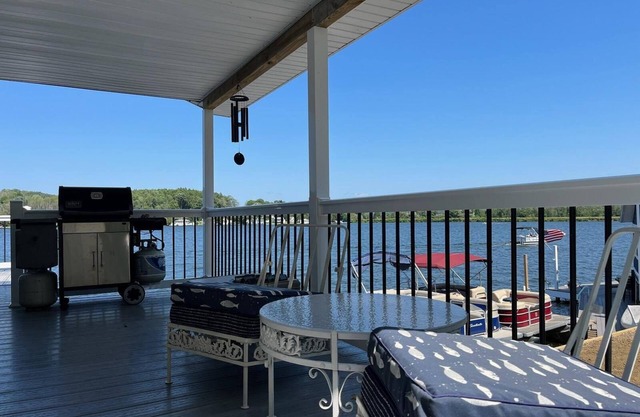 Lake house with lots of room. Additional charge for large groups.