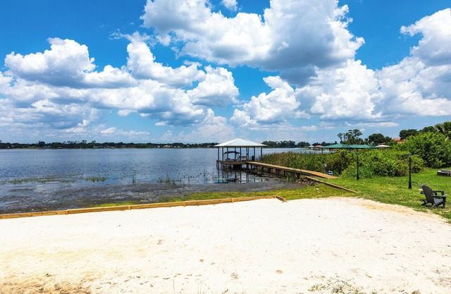 Lake Huntley, Family Retreat. Lake home with wrap-around screen room.