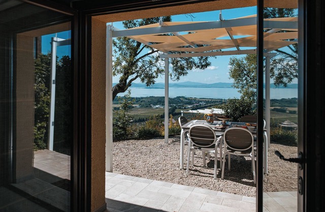 Wohnung mit Seeblick- Martimonial Zimmer, Schlafsofa, Küche, Veranda